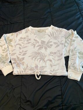 Vintage Havana Cropped Soft V-neck Sweatshirt. Size M